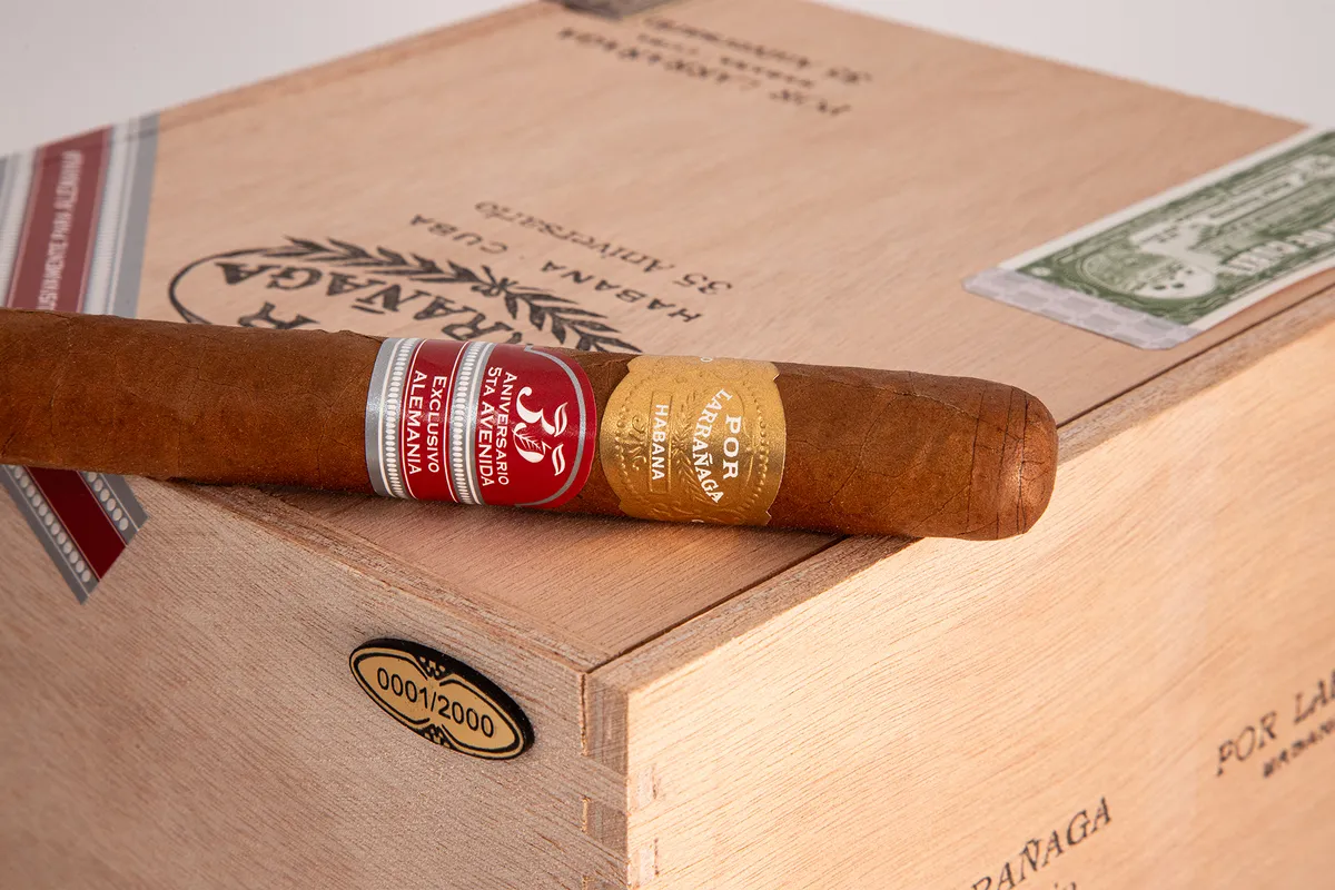 5th Avenue выпустила Por Larrañaga 35 Aniversario Edición Regional Alemania