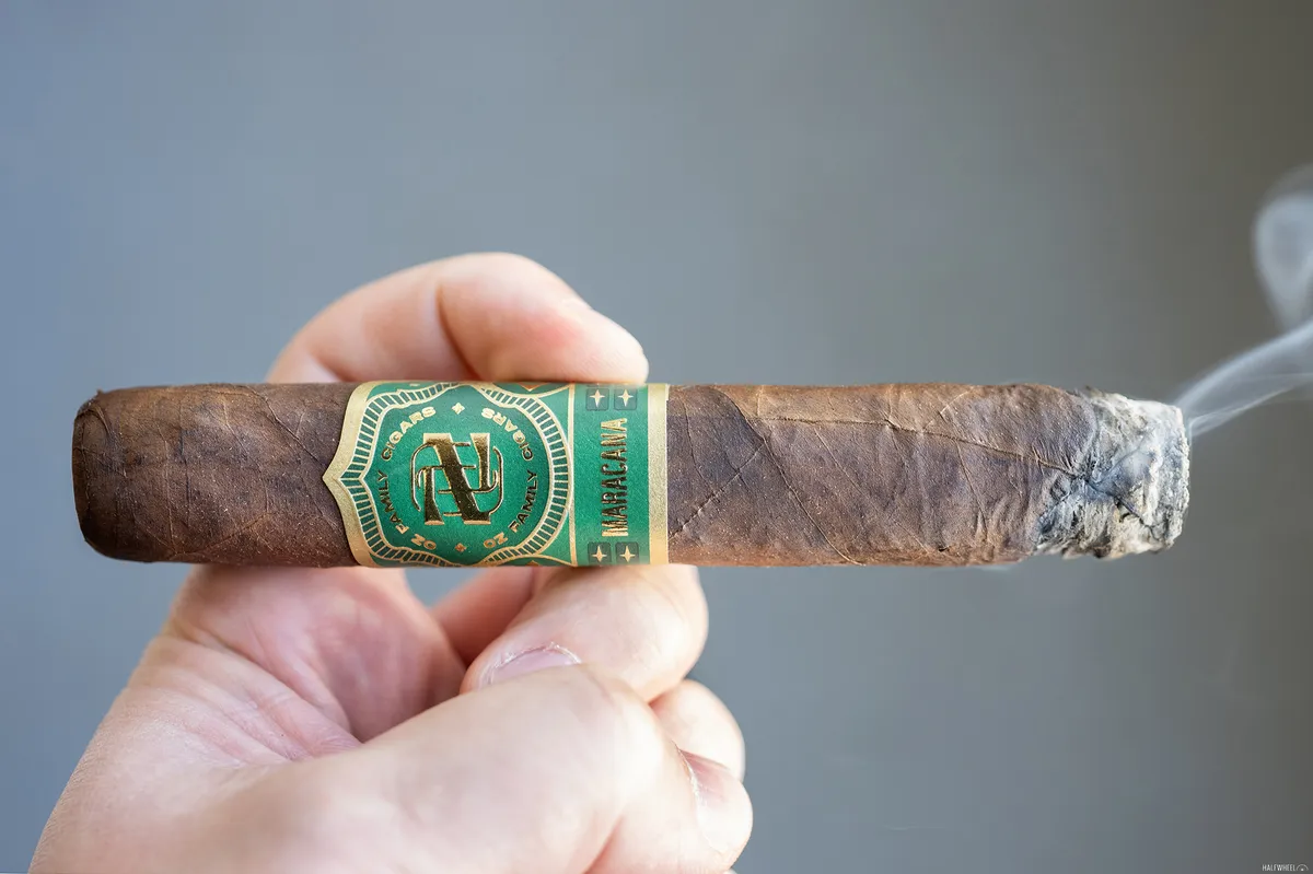 OZ Family Cigars выпустила линейку Maracana с бразильским табаком