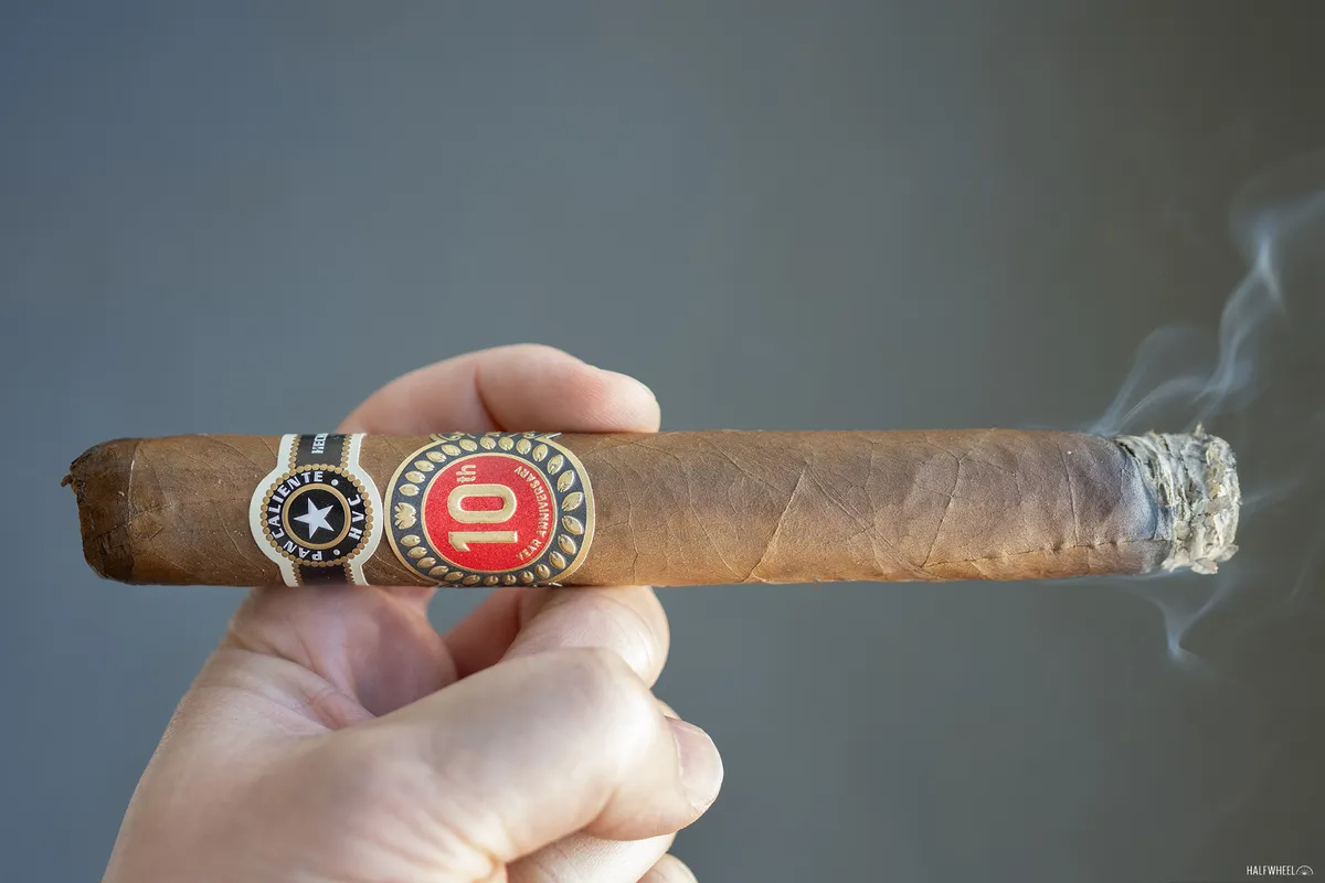 HVC Cigars выпускает лимитированную серию Pan Caliente de HVC 10th Anniversary