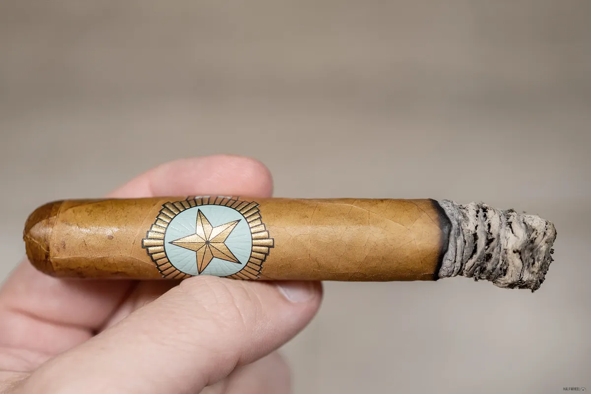 Dunbarton Tobacco & Trust обновила линейку StillWell Star