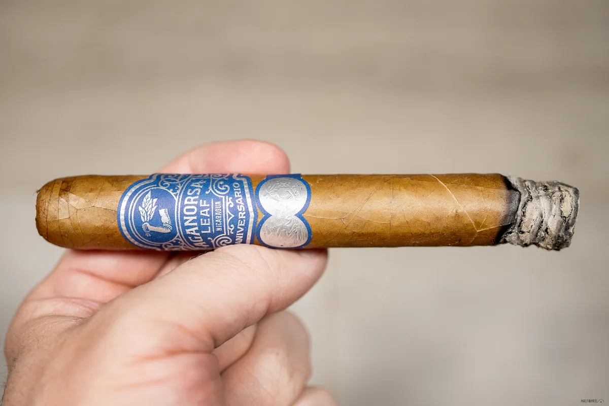 AGANORSA Leaf выпустила Aniversario Connecticut Tubo в постоянной линейке